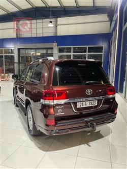 تۆیۆتا لاند کروزەر